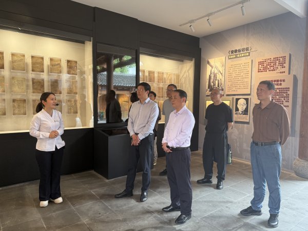 省委党史研究院（省地方志研究院）副院