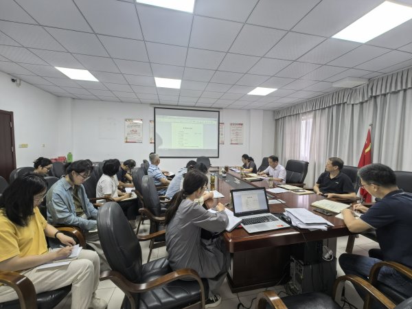 市委史志室召开警示教育大会